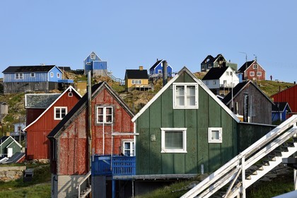 Groenland, cote ouest, baie de Baffin, maisons en bois d'Upernavik