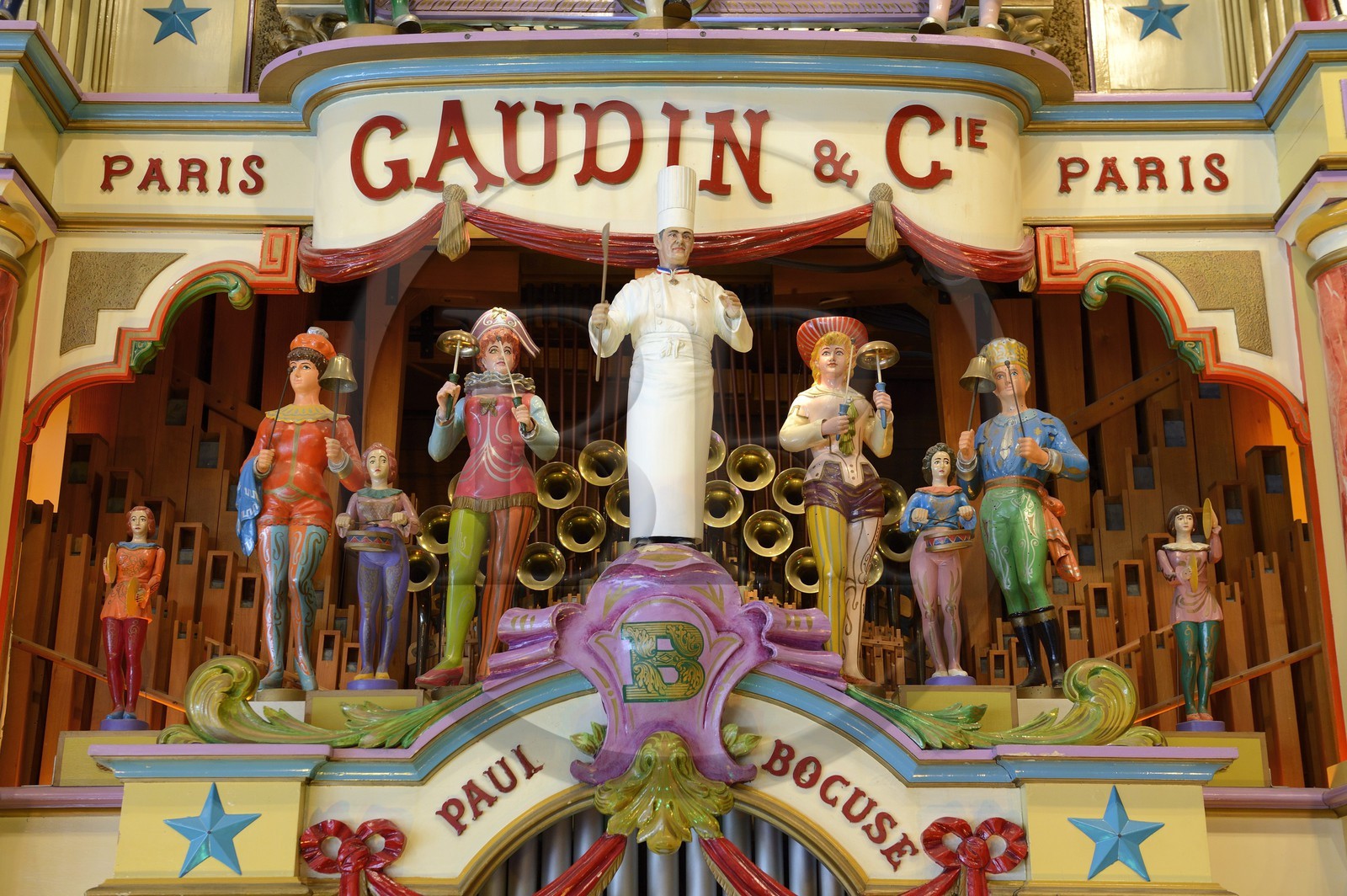 France, Rhône (69), Collonges-au-Mont-d'Or, restaurant L'abbaye de Collonges de Paul Bocuse dédié aux récéptions, limonaire personnalisé