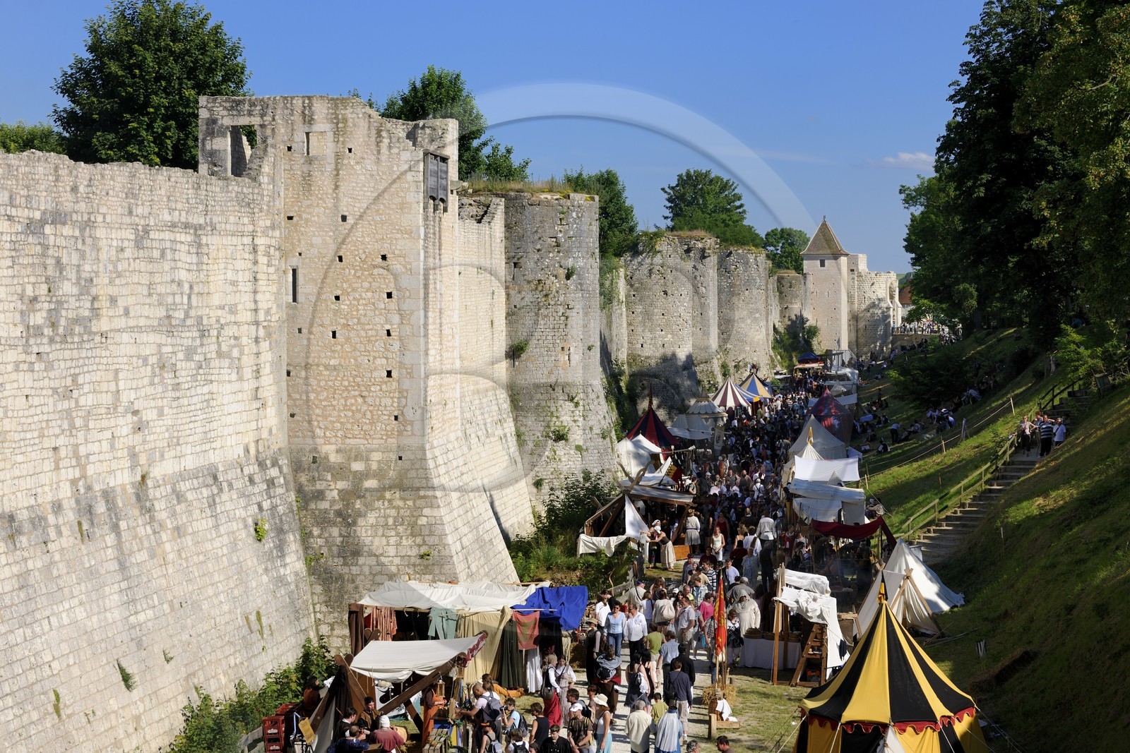 France, Seine et Marne (77), Les Médiévales de Provins, ville classée Patrimoine Mondial de l'UNESCO, les remparts vers la porte Saint Jean