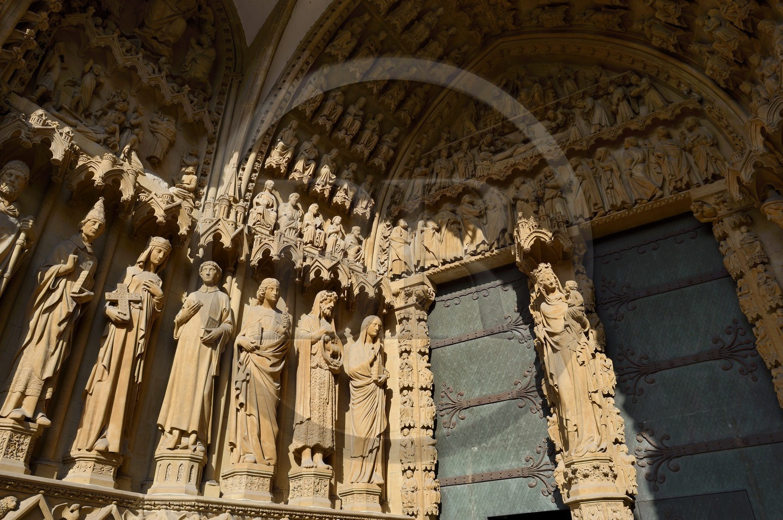 France, Moselle (57), Metz, la cathédrale Saint-Etienne en pierre de Jaumont, le portail de la Vierge, obstrué au XVIIIe siècle puis restauré en 1885 France, Moselle (57), Metz, la cathédrale Saint-Etienne en pierre de Jaumont, le portail de la Vierge, obstrué au XVIIIe siècle puis restauré en 1885