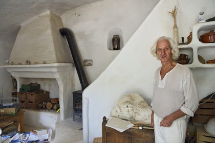 France, Bouches du Rhone, Aix en Provence, quarries of Bibemus, the sculptor and stonecutter David Campbell at home