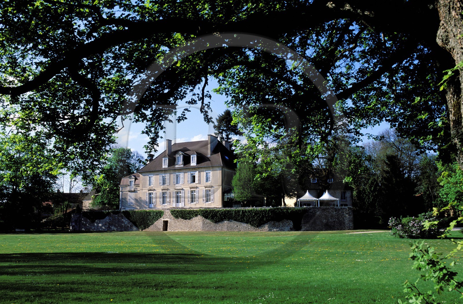 France, Haute-Saône (70), village de Gray, l' hôtel restaurant du château de Rigny France, Haute-Saône (70), village de Gray, l' hôtel restaurant du château de Rigny
