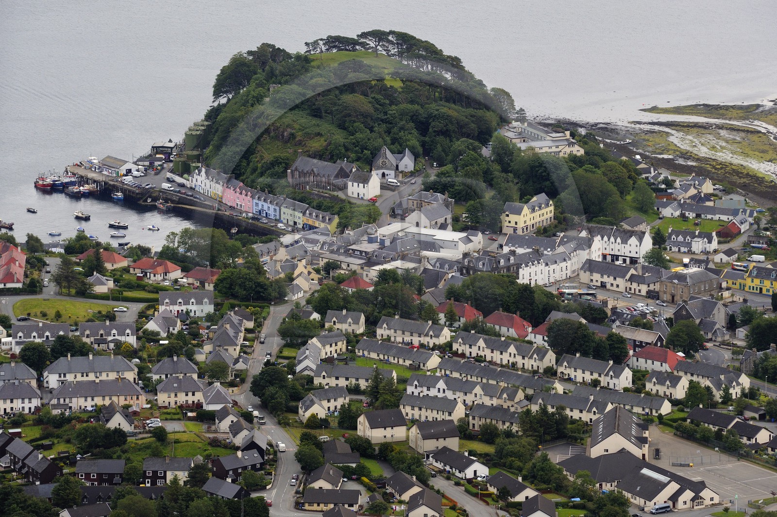 Royaume-Uni, Ecosse, Highland, Hébrides intérieures, Ile de Skye, port de Portree (vue aérienne)