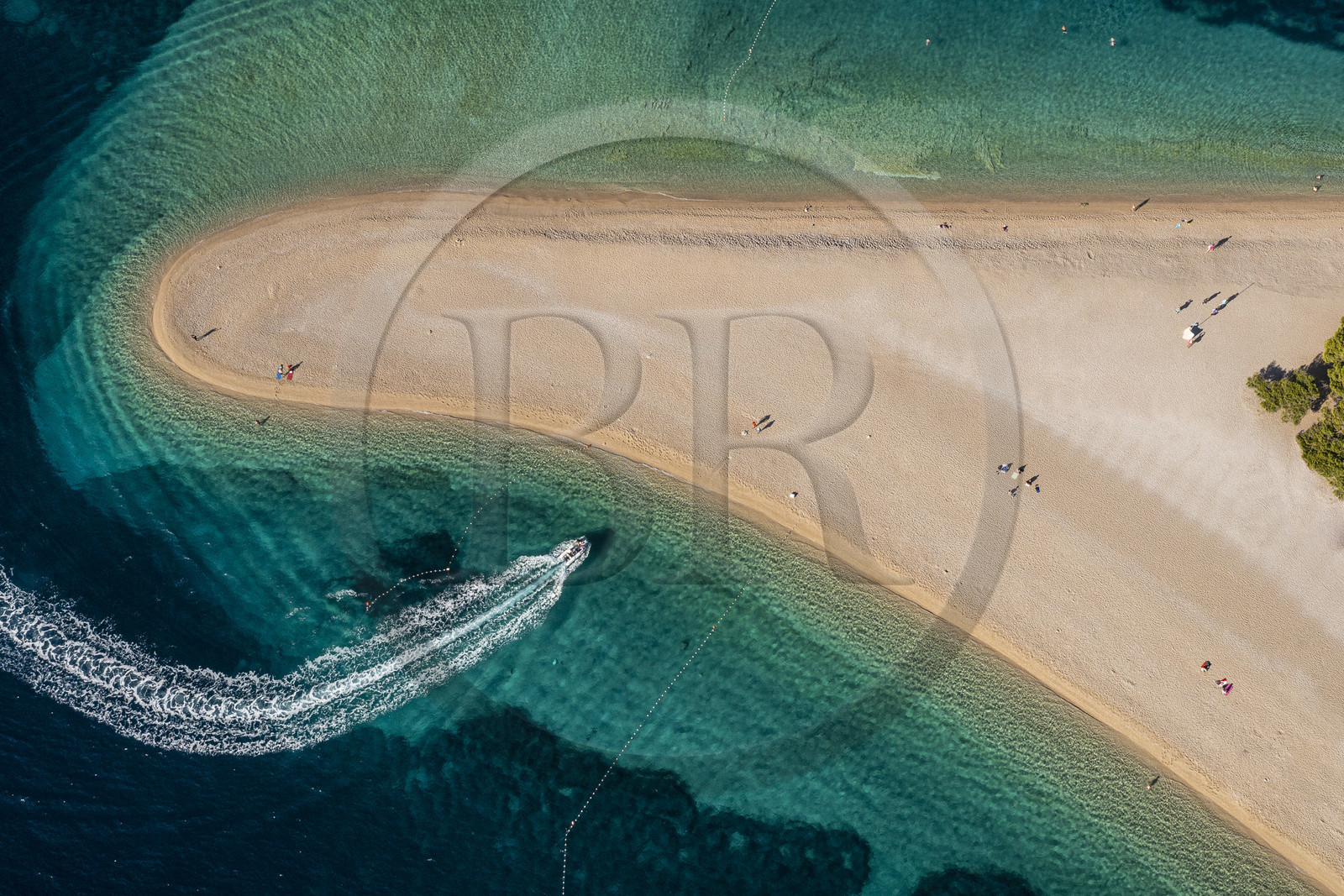 Croatie, Dalmatie, cote dalmate, Ile de Brac, Bol, la plage de Zlatni Rat ou Corne d'or (vue aérienne) Croatie, Dalmatie, cote dalmate, Ile de Brac, Bol, la plage de Zlatni Rat ou Corne d'or (vue aérienne)