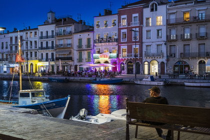 France, Hérault (34), Sète, Canal royal dans le Cadre royal, suites d'artistes The Marcel au-dessus de l'ancien cinéma le Rio sur le quai Léopold Suquet