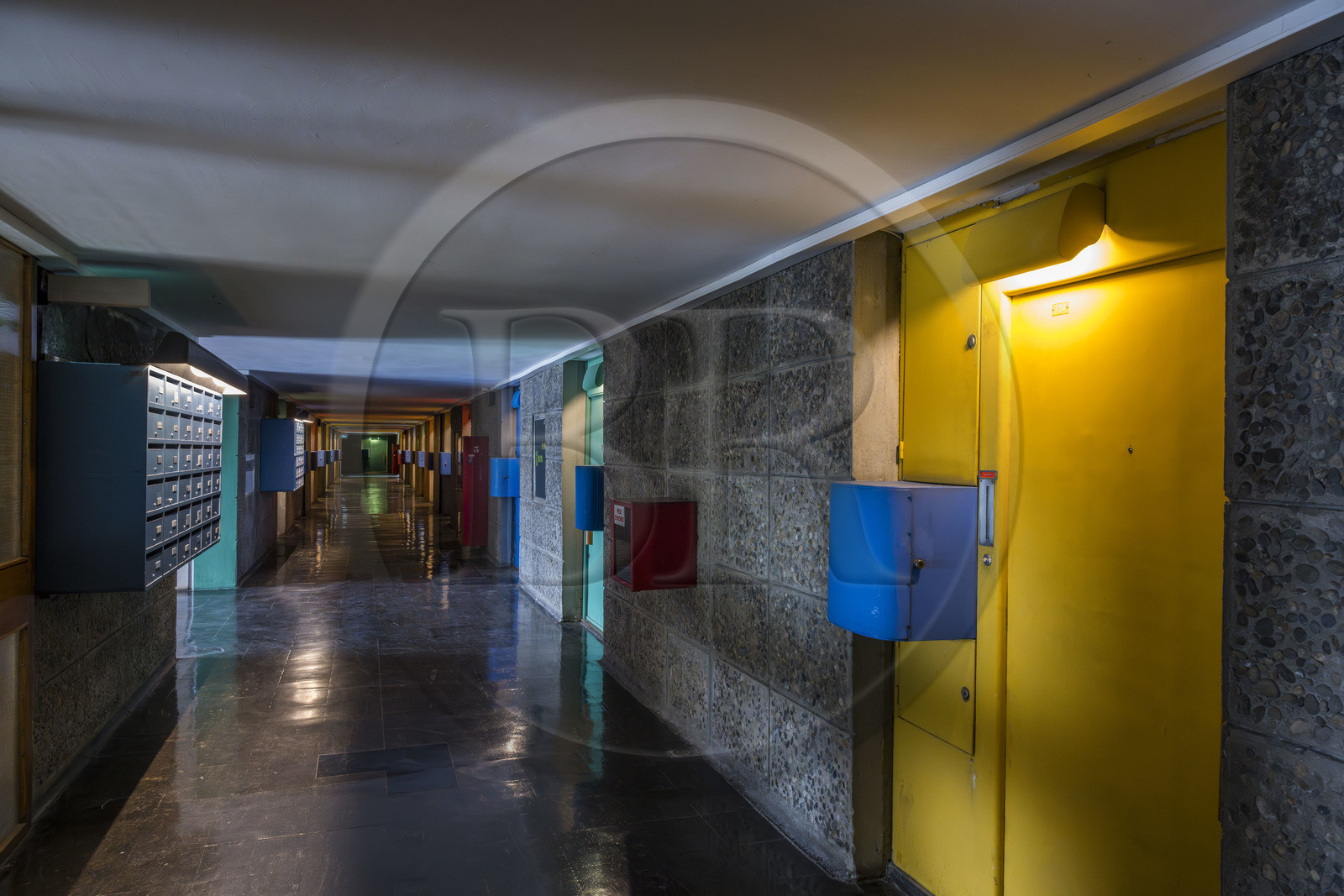 France, Bouches-du-Rhône (13), Marseille, oeuvre architecturale de Le Corbusier, classée Patrimoine Mondial de l'UNESCO, la Cité Radieuse par l'architecte Le Corbusier, rue intérieure