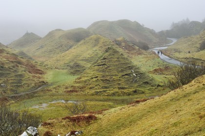 Royaume-Uni, Ecosse, région des Highlands, les Hébrides, Ile de Skye, Uig, le Fairy Glen (vallée féérique) du côté ouest de Trotternish à Balnacnoc