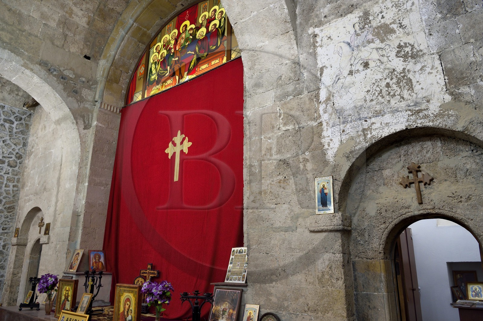 Azerbaïdjan, région de Qabala, Nij, église d'Aghbanie Saint-Élisée Jotari, Saint Georges terrassant le dragon à droite