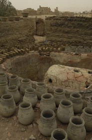 Egypte, Haute Egypte, désert libyque, oasis de Dakhla, vieux village de Al-Qasr, l'atelier du potier
