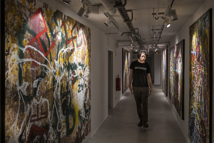 France, Alpes-Maritimes, Cannes, the artist Orsten Groom during his exhibition at the Suquet des Artistes in 2022