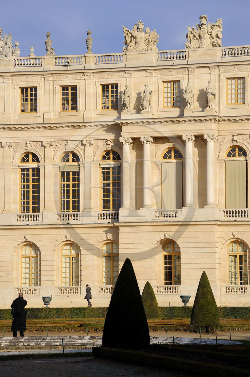 France, Yvelines (78), château de Versailles, classé Patrimoine Mondial de l'UNESCO, la façade des appartements de la Reine