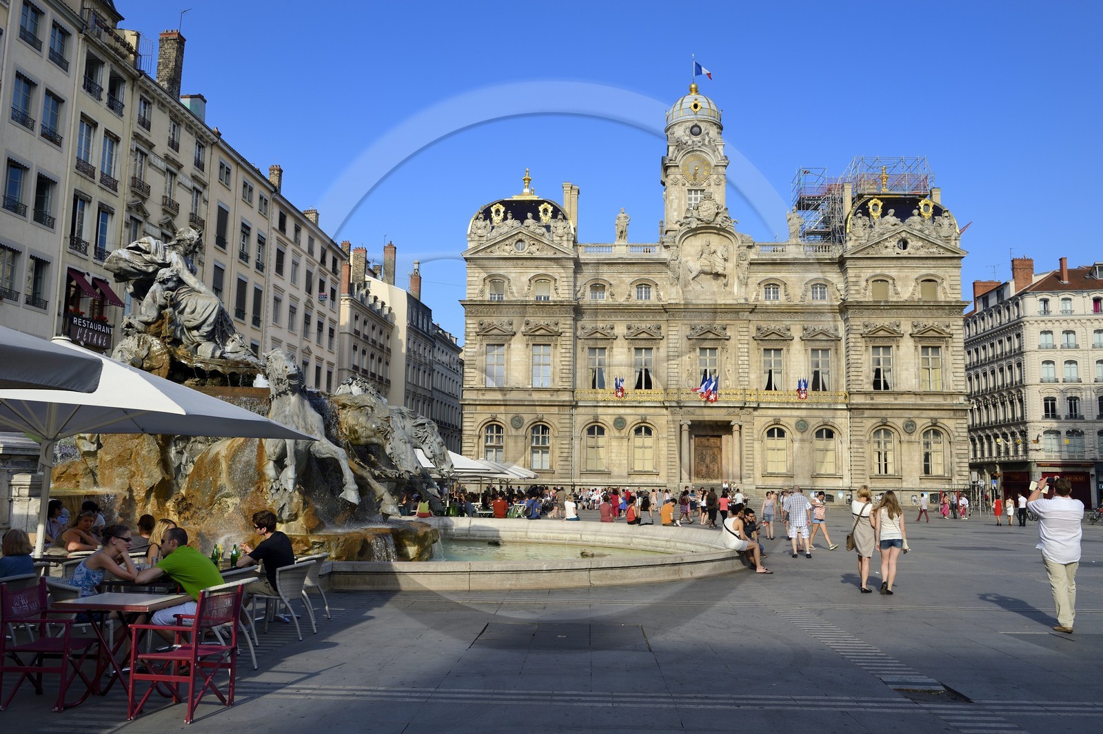 France, Rhône (69), Lyon, site historique classé Patrimoine Mondial de l'UNESCO, Place des Terreaux, la Fontaine de Bartholdi et l'Hôtel de Ville