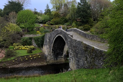 Royaume-Uni, Ecosse, Ayrshire, Ayr, Alloway village natal de Robert Burns, le vieux pont Brig O'Doon du 13è siècle évoqué dans son poème Tam O'Shanter