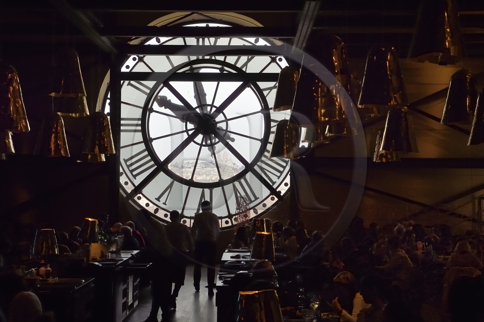France, Paris (75), le musée d'Orsay, le Café Campana éclairé par son horloge