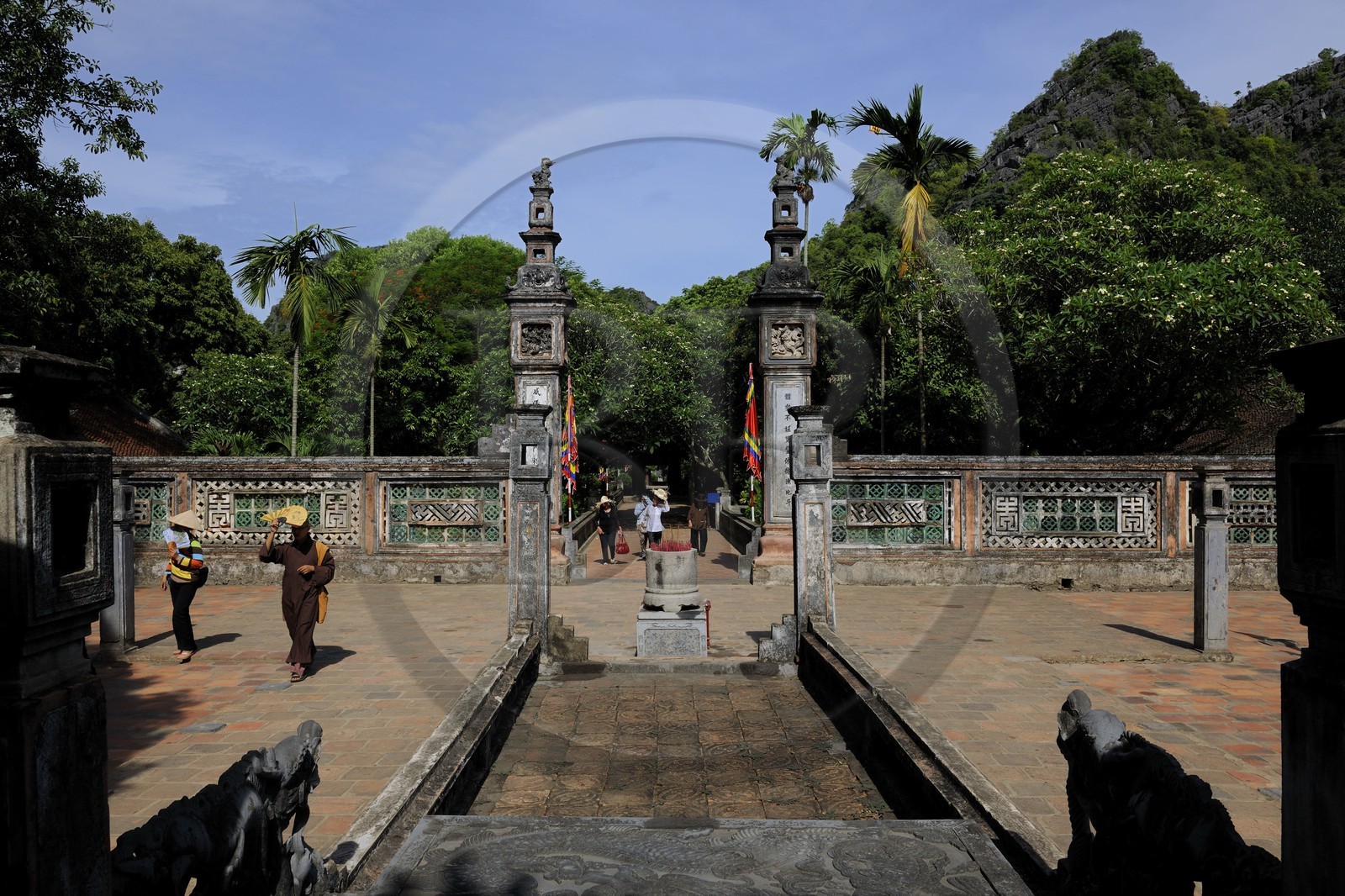Vietnam, province de Ninh Binh, Hoa Lu, temple de Dinh Tien Hoang, construit au Xe siècle et restauré au XVIe siècle, dédié à la dynastie des Dinh Vietnam, province de Ninh Binh, Hoa Lu, temple de Dinh Tien Hoang, construit au Xe siècle et restauré au XVIe siècle, dédié à la dynastie des Dinh