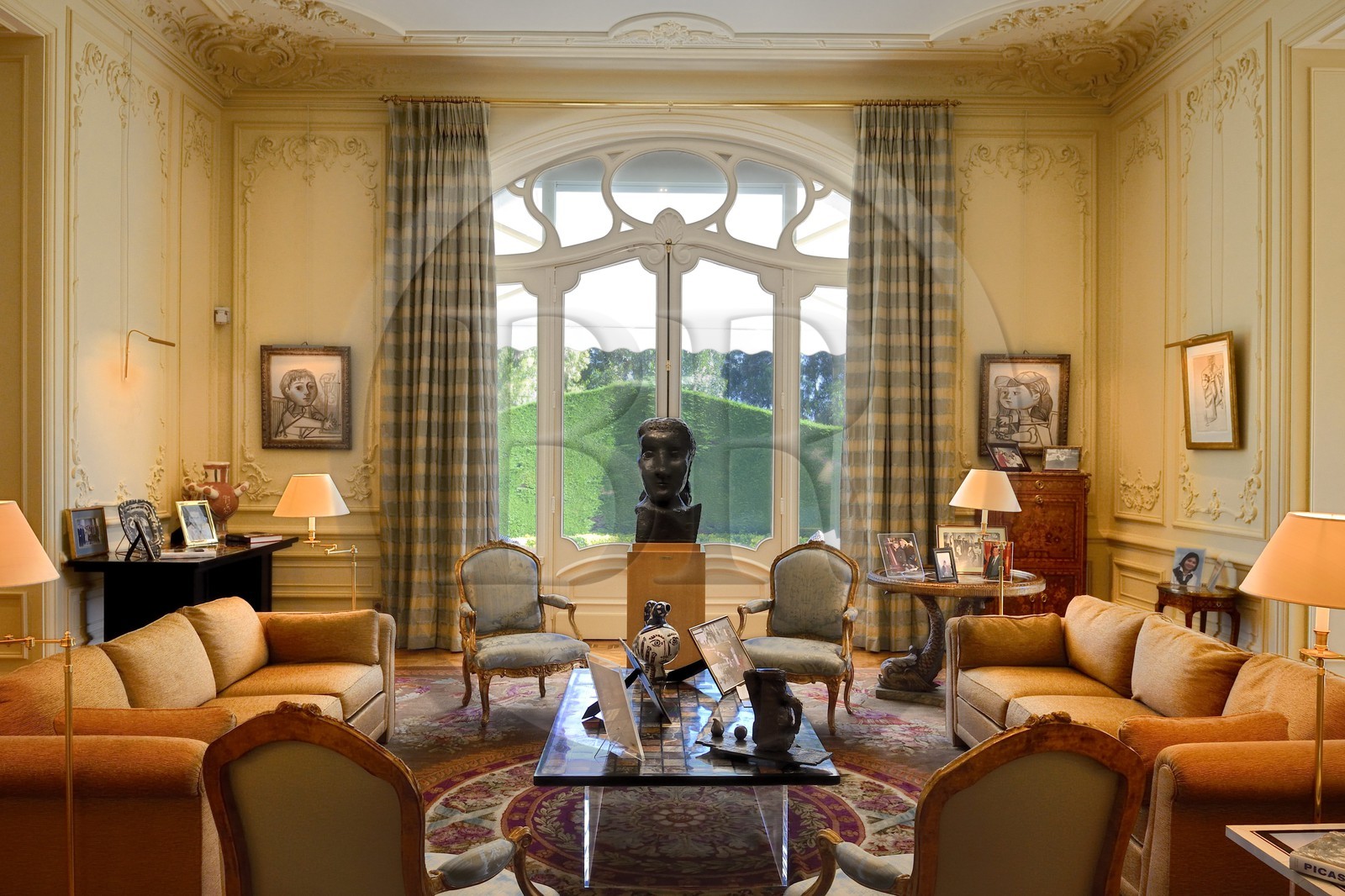 France, Alpes-Maritimes (06), Cannes, la villa La Californie où vécu Pablo Picasso, aujourd'hui renommé le Pavillon de Flore par Marina Picasso, le salon