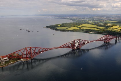 United Kingdom, Scotland, Firth of Forth, the Forth Railway Bridge and Edinburgh in the background (aerial view)
