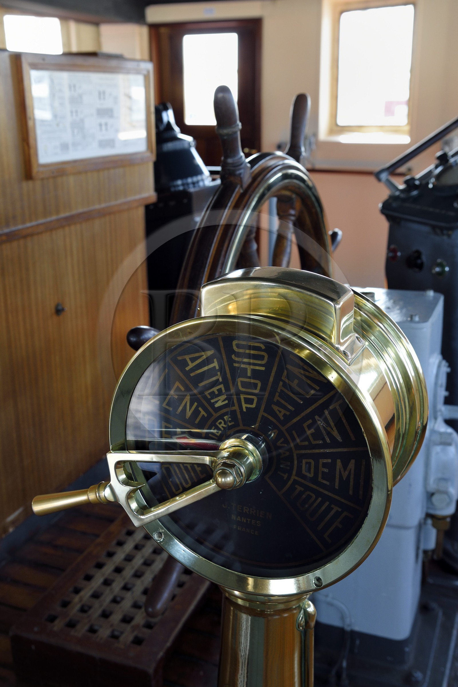 France, Charente-Maritime (17), La Rochelle, le bassin des grands yachts, Musée Maritime, la frégate météorologique France I, la passerelle de navigation, le transmetteur d’ordre ou Chadburn