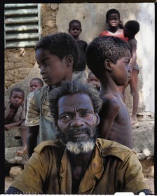 Burkina Faso, Poni province, Lobi land, Loropéni, Houliene Kambou with his little twin sons