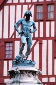 France, Côte-d'Or (21), Dijon, Place François Rude et le statue du Bareuzai