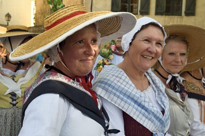 France, Var, Massif des Maures, Collobrières, group of traditional Provencal dancers and musicians at the chestnut festivals