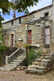 France, Corse-du-Sud (2A), région de Cargèse, ancienne maison paysanne au hameau de Rundulinu à Paomia