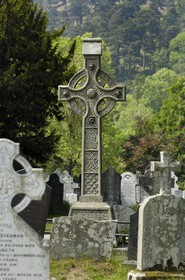 Republic of Ireland, Wicklow County, region of Wicklow Mounts, monastic site of Glendalough, celtic cross