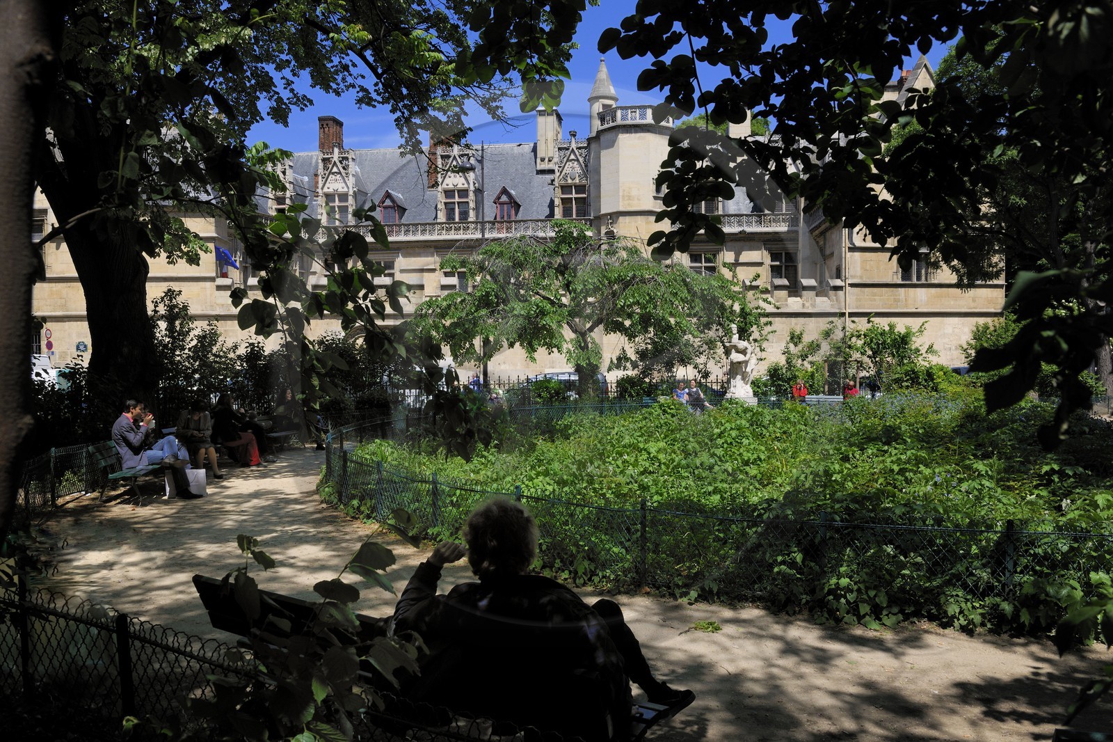 France, Paris (75), musée du Moyen-Age, ancien hôtel de Cluny depuis le square de la rue des Ecoles France, Paris (75), musée du Moyen-Age, ancien hôtel de Cluny depuis le square de la rue des Ecoles