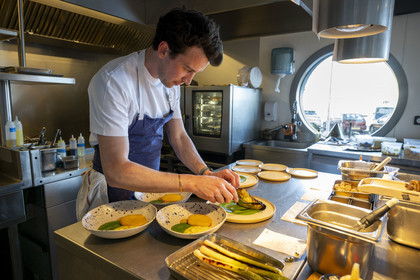 France, Loire-Atlantique, Saint-Nazaire, le restaurant GAMIN dirigé par le chef Bastien Guillochon ici en cuisine et son épouse Charlotte