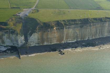 France, Seine-Maritime (76), Pays de Caux, Sotteville-sur-Mer, falaises calcaires de la Côte d'Albâtre (vue aérienne)