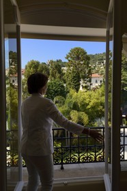 France, Alpes-Maritimes (06), Cannes, la villa La Californie où vécu Pablo Picasso, aujourd'hui renommé le Pavillon de Flore par Marina Picasso, Marina Picasso petite fille de Picasso, la vue sur le quartier de La Californie