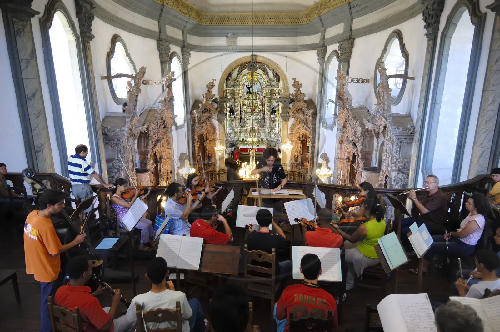 Brésil, Etat du Minas Gerais, ville de Sao Joao del Rei, igreja Sao Francisco de Assis, concert de musique baroque pendant la messe (Route de l'or, Estrada Real) Brésil, Etat du Minas Gerais, ville de Sao Joao del Rei, igreja Sao Francisco de Assis, concert de musique baroque pendant la messe (Route de l'or, Estrada Real)