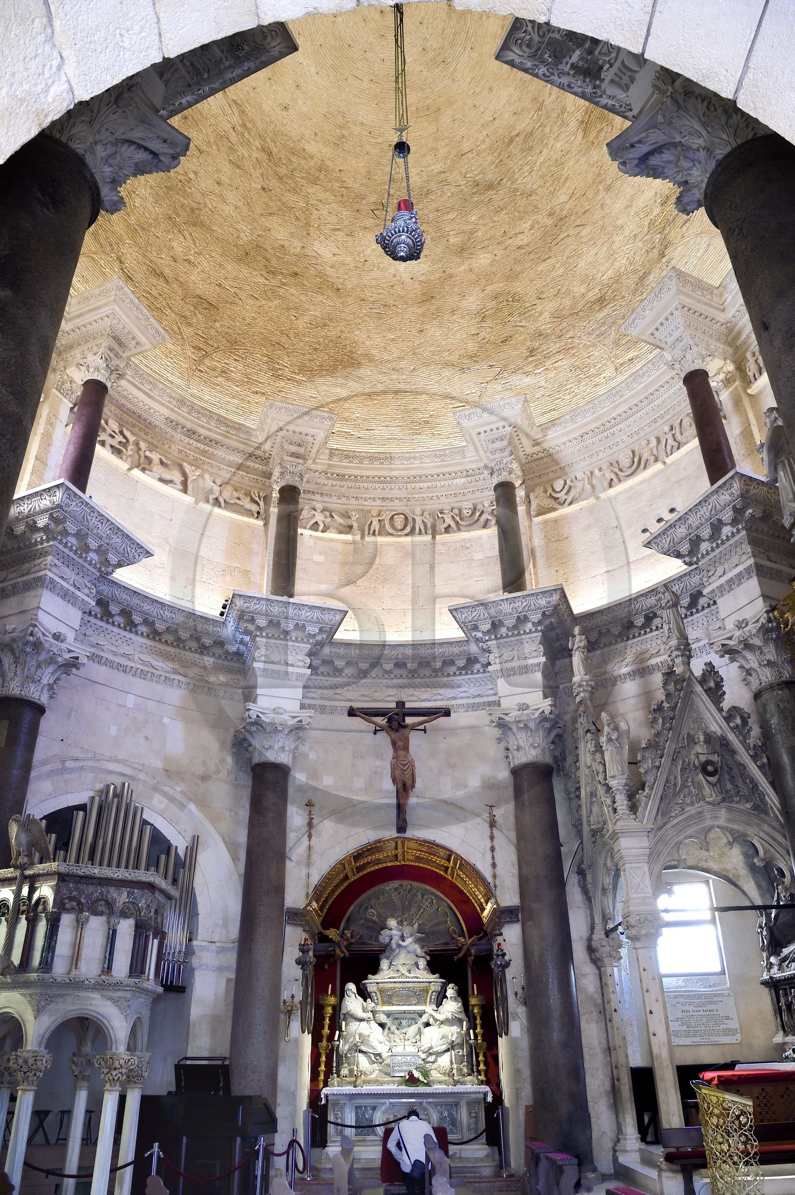 Croatie, Dalmatie, cote dalmate, Split, vieille ville romaine classée Patrimoine Mondial de l'UNESCO, palais de Dioclétien, la cathédrale Saint-Domnius construite dans l'ancien mausolée de l'empereur romain Dioclétien Croatie, Dalmatie, cote dalmate, Split, vieille ville romaine classée Patrimoine Mondial de l'UNESCO, palais de Dioclétien, la cathédrale Saint-Domnius construite dans l'ancien mausolée de l'empereur romain Dioclétien