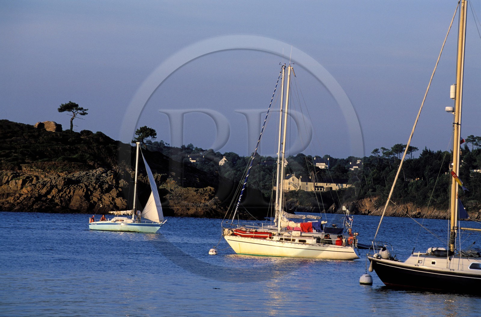 France, Finistère (29), voiliers près de l'embouchure de l'Aven (Pays bigouden)