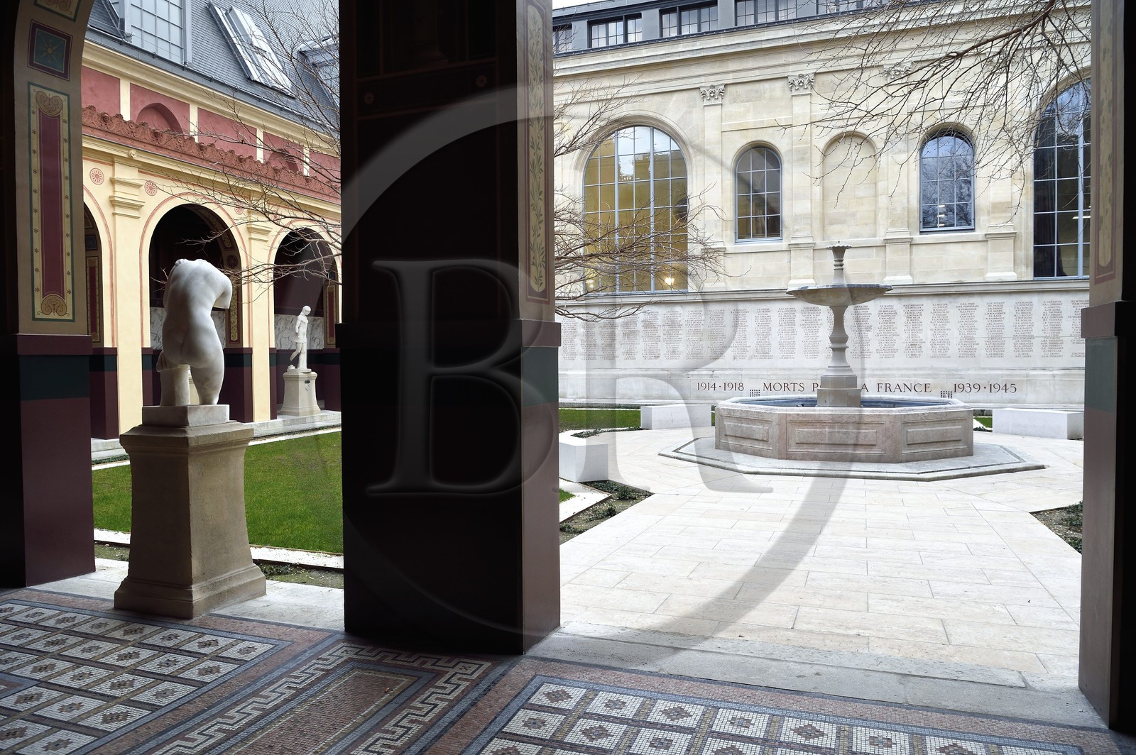 France, Paris (75), quartier de Saint-Germain-des-Prés, Ecole nationale supérieure des Beaux-Arts, Cour du Murier
