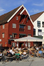 Norway, Rogaland County, Stavanger, cafe terrace in the old harbour (Vagen)