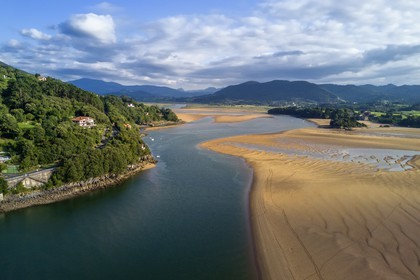 Spain, Basque Country, Biscay Province, Gernika-Lumo region, Urdaibai estuary Biosphere Reserve, estuary of the Oka River at low tide south of Mundaka (aerial view)