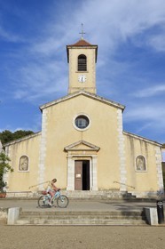 France, Var (83), Iles d'Hyères, parc national de Port Cros, Ile de Porquerolles, village de Porquerolles, église de Sainte Anne sur la Place d'Armes