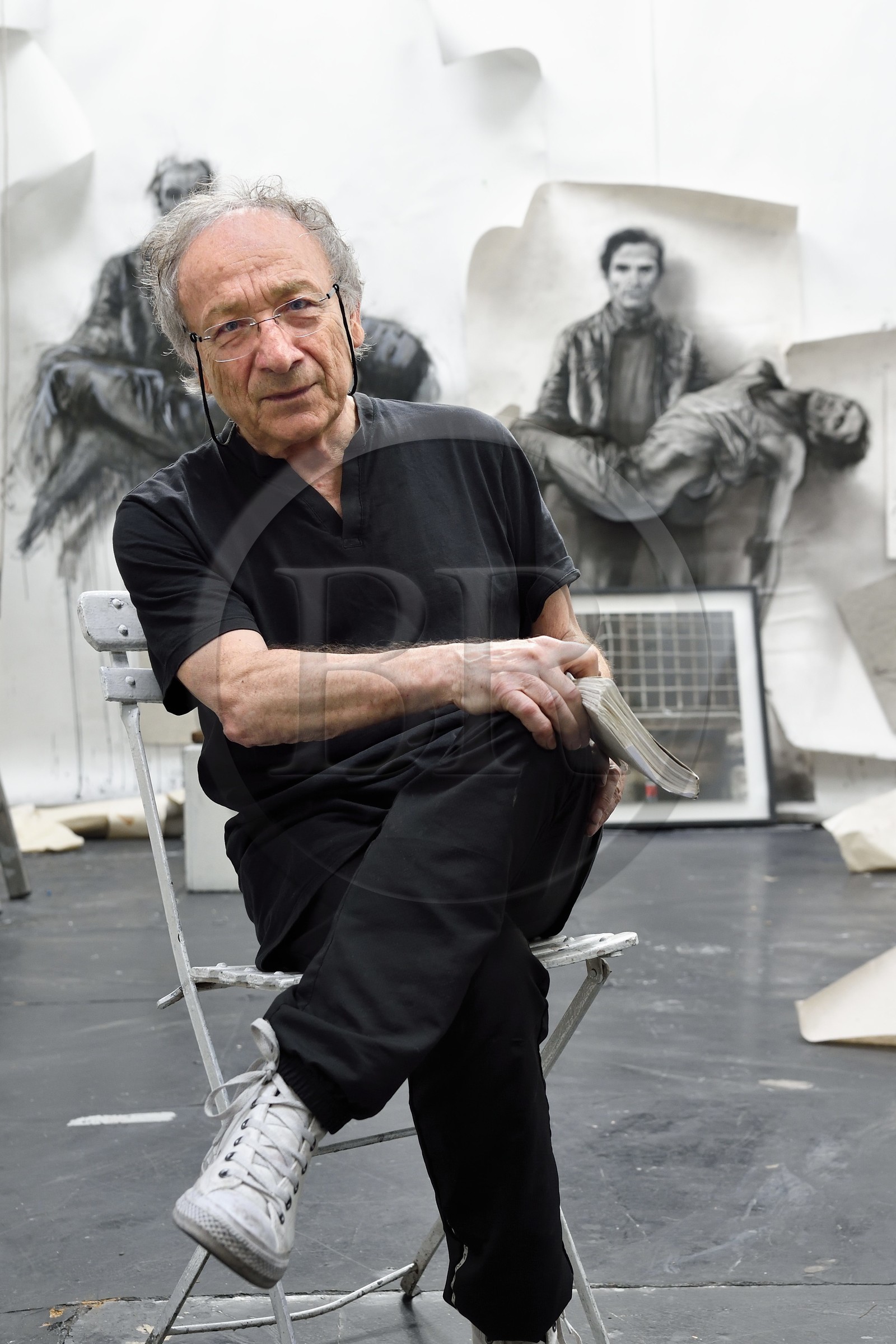 France, Ivry-sur-Seine (94), l'artiste plasticien Ernest Pignon-Ernest dans son atelier France, Ivry-sur-Seine (94), l'artiste plasticien Ernest Pignon-Ernest dans son atelier