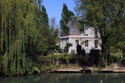 France, Val de Marne, the Marne riverside, house on the Ile des loups (Isle of wolves) in the territory of Nogent-sur-Marne and the Perreux-sur-Marne