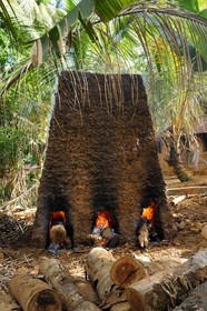 Tanzania, Morogoro district, Uluguru mountains, brick-making clay, firing in an oven built by stacking bricks