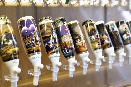 France, Charente-Maritime (17), Ile d'Aix, le bourg, le musée napoléonien, pipes à tabac avec des représentations de Napoléon