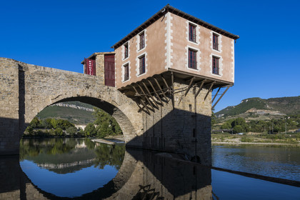 France, Aveyron, Millau, the Pont Vieux (old bridge) crossed the Tarn, the old mill on its second pile