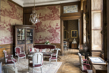 France, Ille et Vilaine, Cote d'Emeraude (Emerald Coast), Saint Malo, malouinière de la Chipaudière built by shipowner and privateer François-Auguste Magon de la Lande at the beginning of the 18th century, one of the lounges