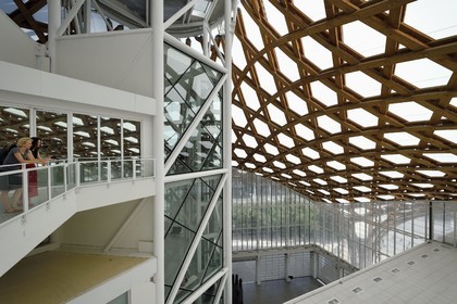 France, Moselle, Metz, Amphitheatre district, Centre Pompidou Metz, art center designed by architects Shigeru Ban and Jean de Gastines