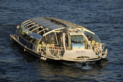 France, Paris (75), batobus sur la Seine