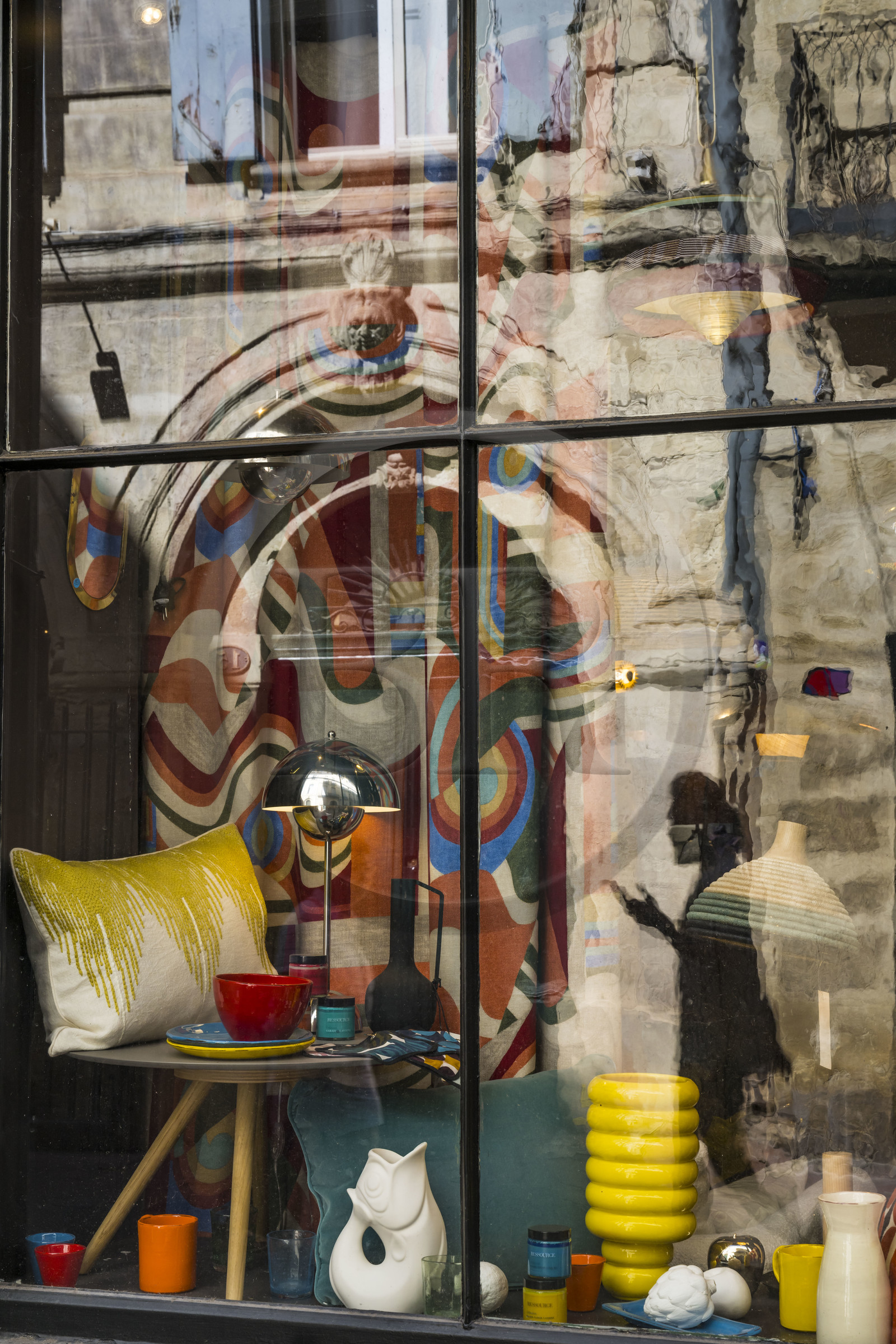 France, Hérault (34), Montpellier, centre historique appelé l’Ecusson, vitrine d'une boutique de décoration Vues D'Interieurs rue du Palais des Guilhem