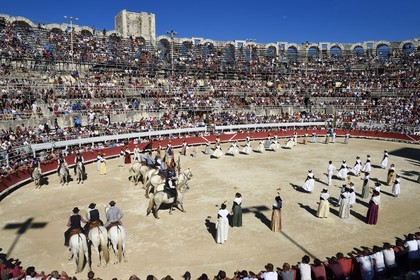 France, Bouches-du-Rhône (13), Arles, les Arènes, amphithéâtre romain de 80-90 après JC, classé Patrimoine Mondial de l'UNESCO, spectacle précédant la course camarguaise  de la Cocarde d'Or