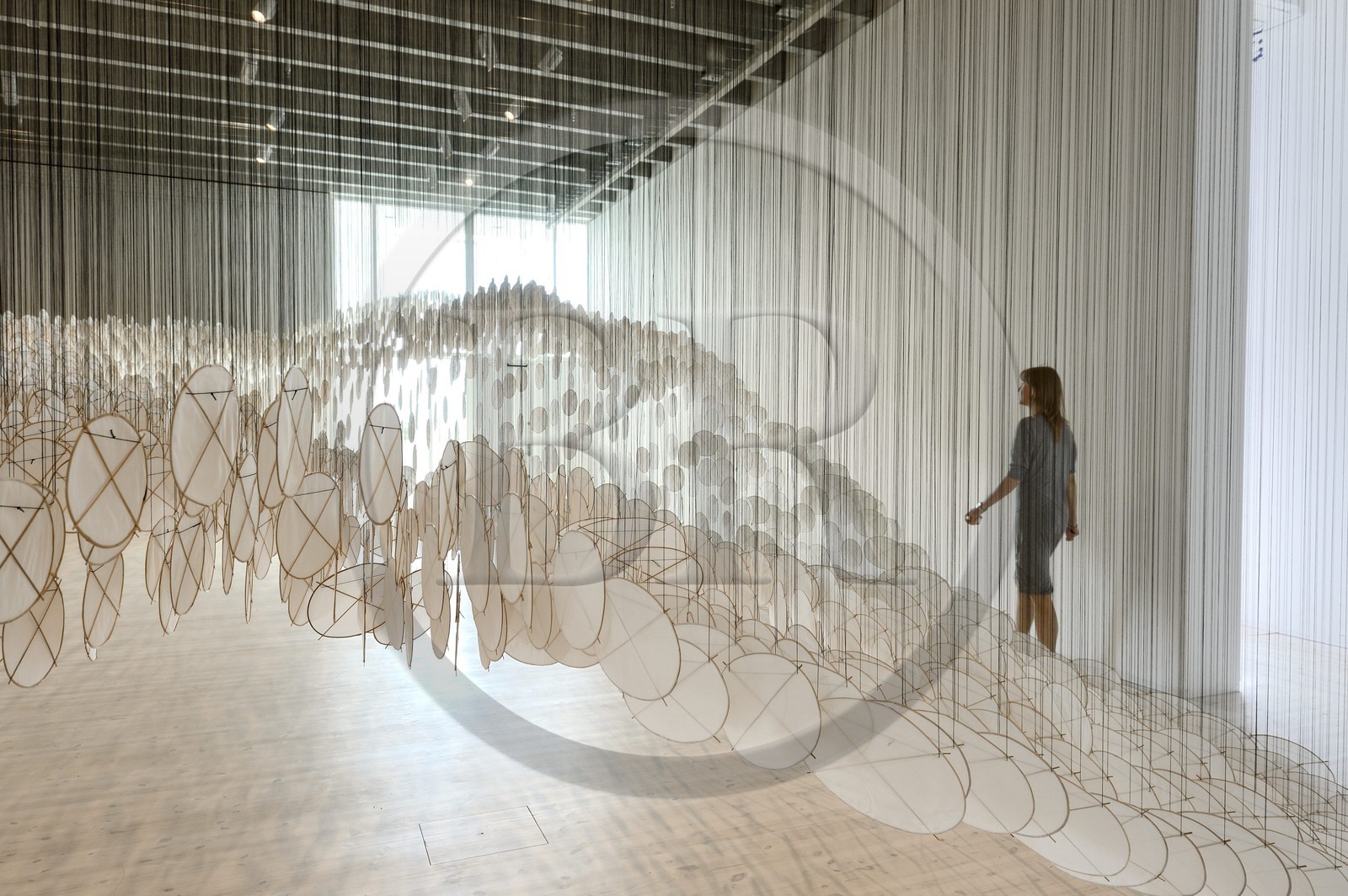 Suède, Comté de Vasterbotten, Umea, le Bildmuseet (Musée d'art contemporain et de la culture visuelle) à Umea Arts Campus, Super-Abundant Atmosphere de l'artiste Jacob Hashimoto