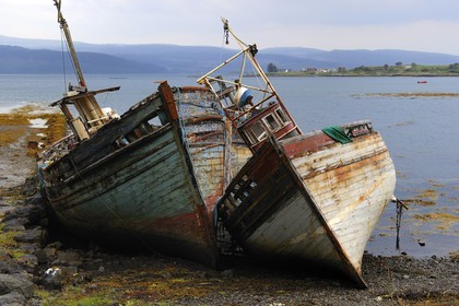 Royaume-Uni, Ecosse, Highland, Hébrides intérieures, Ile de Mull, épaves de bateau dans le Sound of Mull à Salen